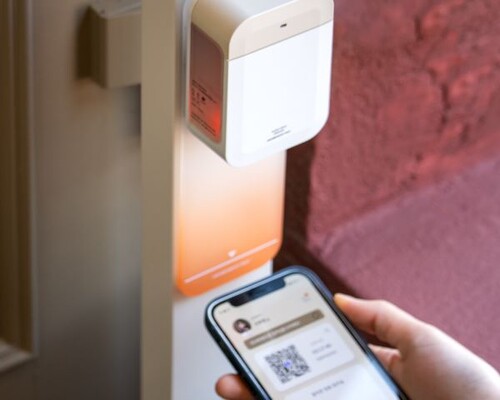 ‘집무실 문’을 부착한 사무실 출입구에 집무실 앱을 갖다 대면 출입부터 앱에서 직원 근무장소 파악 및 커뮤니케이션이 가능하다