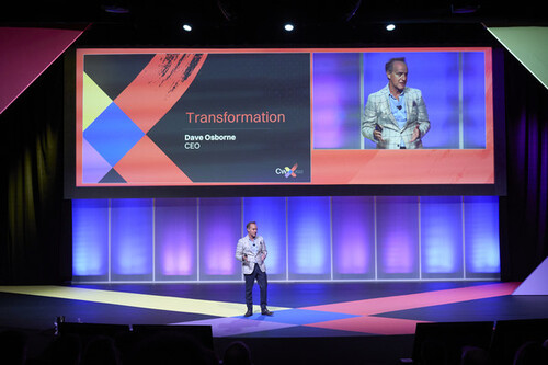 케이스웨어의 데이비드 오스본 CwX 2022에서 기조연설을 진행하고 있다.