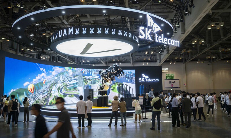 SK텔레콤은 ‘2022 부산국제모터쇼’에서 2030년 부산 하늘을 자유롭게 비행하는 UAM의 미래상을 선보였다.