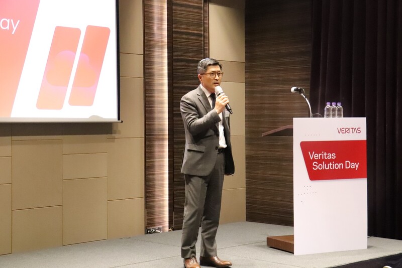 베리타스 솔루션 데이에서 인사말을 전하고 있는 이상훈 지사장. (사진=베리타스)
