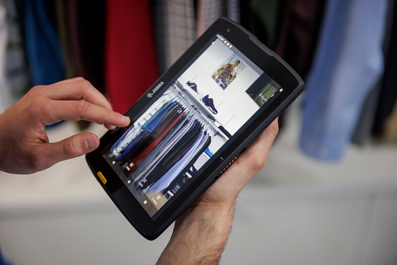 지브라 테크놀로지스의 모던 스토어 프레임워크를 활용하는 모습.