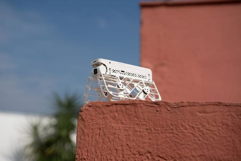 제로 제로 로보틱스가 출시한 포켓 크기 자체 비행 카메라 ‘호버 카메라 X1’