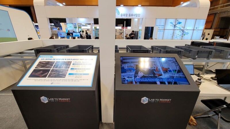 랩투마켓에서 개발한 레고형 물류 로봇 ‘아이셔틀’은 직진과 후진뿐만 아니라 상하좌우로 움직일 수 있어 좁고 높은 중소형 물류센터에서도 활용이 가능하다.