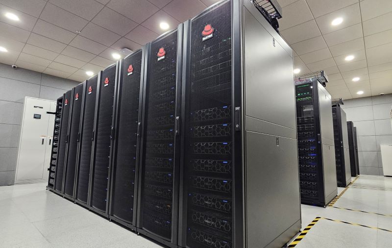 삼성전자가 화성캠퍼스에 위치한 SMRC에서 레드햇과 업계 최초 CXL 메모리 동작 검증을 완료했다.