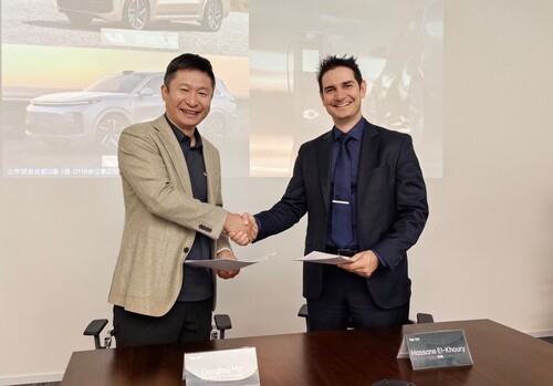 온세미 CEO 하산 엘 코우리(오른쪽)과 리 오토 창립자 겸 회장 동후이 마(왼쪽)