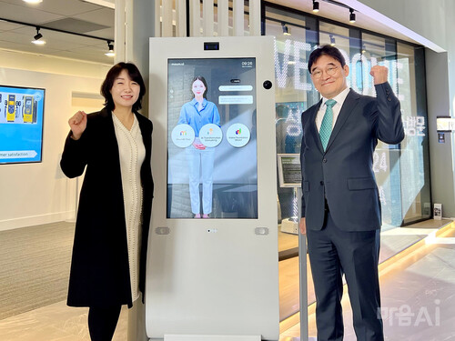 K-SBC에 전시된 마음AI의 AI 세일즈맨 ‘한비’