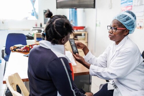 프롬프트 기술은 사하라 사막 이남 아프리카의 산모 건강 개선을 돕는다.