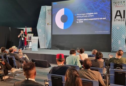 이정수 플리토 대표가 모로코 마라케시에서 열린 ‘202４ 자이텍스 아프리카’의 ‘AI Everything’ 세션 발표에서 인공지능 데이터를 강조하고 있다.