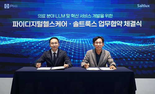 협력 기념 사진(왼쪽부터)유승찬 파이디지털셀스케어 대표, 감민종 솔트룩스 김민종 부사장