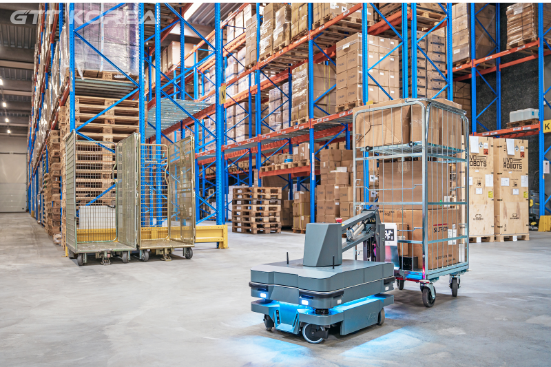 AI 기반 팔레트 감지 기능이 적용된 AMR '미르1200 팔레트 잭'