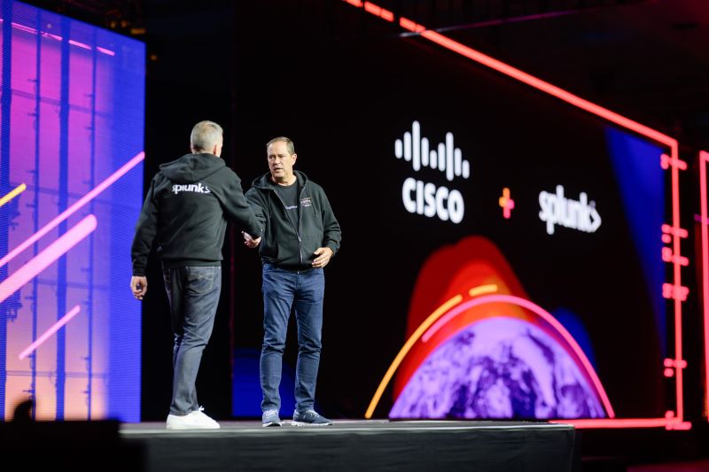 척 로빈스 시스코 CEO 및 게리 스틸 시스코 시장 친출 부문 사장 겸 스플렁크 사장
