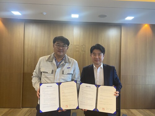 좌측부터 스맥 권오혁 실장, 샌드빅코리아 박준형 대표이사