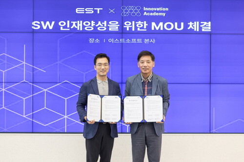 협약 기념 사진. (왼쪽부터)정상원 이스트소프트 대표, 전영표 이노베이션아카데미 학장