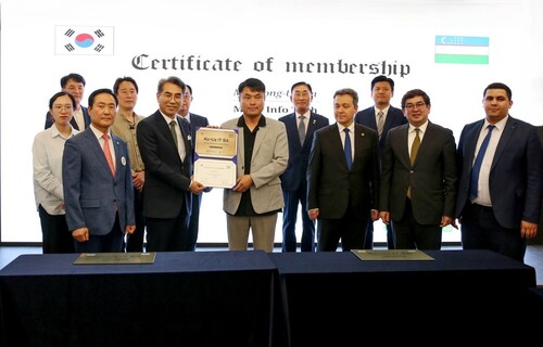 KO-UZ IT BA 기념사진