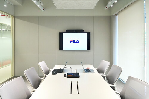 휠라 본사 회의실에 설치된 ‘스마트 워크플레이스 솔루션’