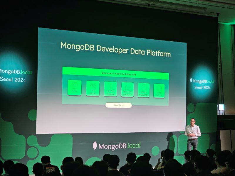 ‘몽고DB 닷로컬 서울)’에서 기조연설을 진행하고 있는 앤드류 데이비슨 몽고DB 제품 관리 부문 수석부사장