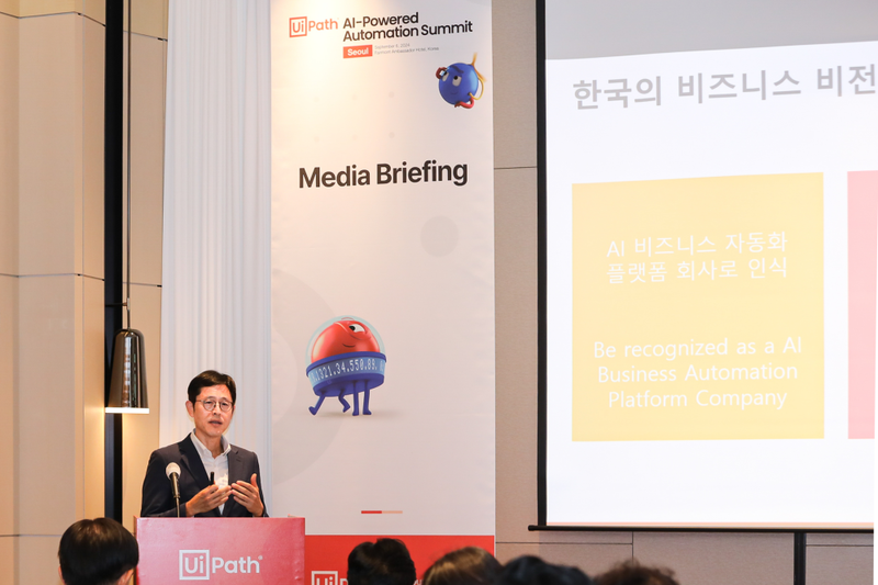 조의웅 지사장이 한국의 AI 도구 현황과 비전을 제시하고 있다