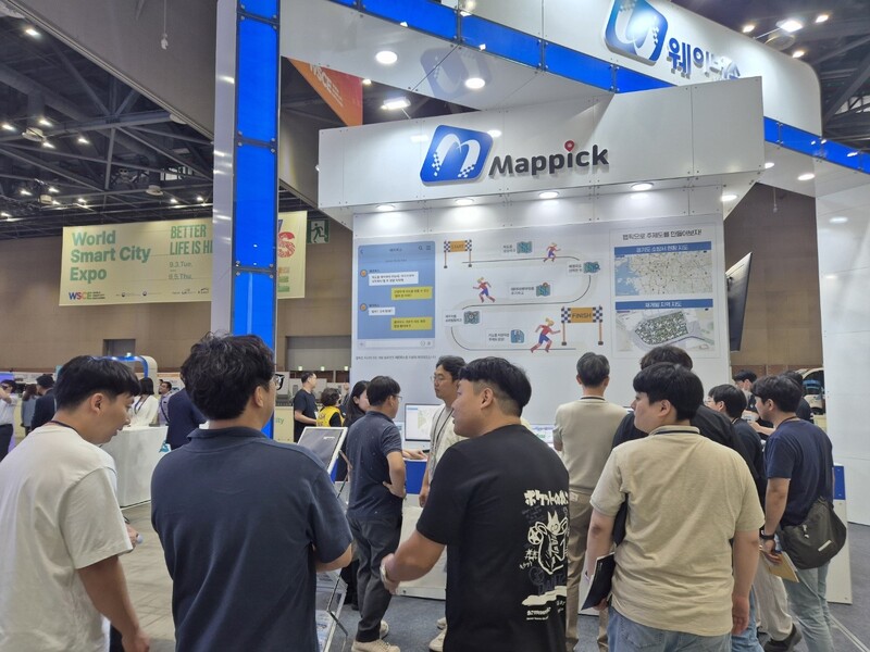 웨이버스가 'WSCE 2024'에서 자사의 솔루션을 소개 및 시연했다