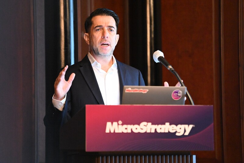 마이크로스트레티지 로넨 라이슈타인 아태지역 총괄 부사장은 글로벌 및 한국 시장 AI 동향과 아태지역 전략을 제시했다