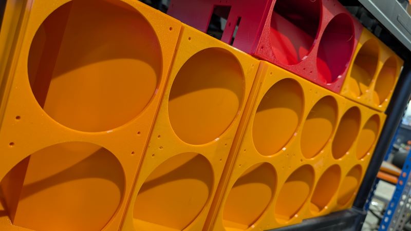 디센트럴의 비트코인 채굴 난방기의 비트침니 쉘스택