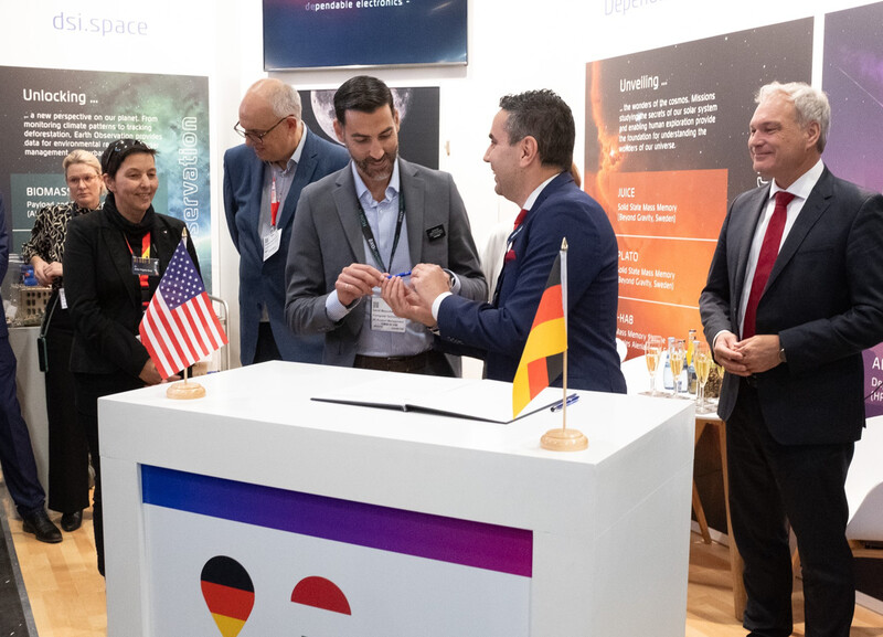 DSI 에어로스페이스와 프론트그레이드 테크놀로지스가 스페이스스터 2TB 대용량 메모리 장치 개발 계약을 체결했다.