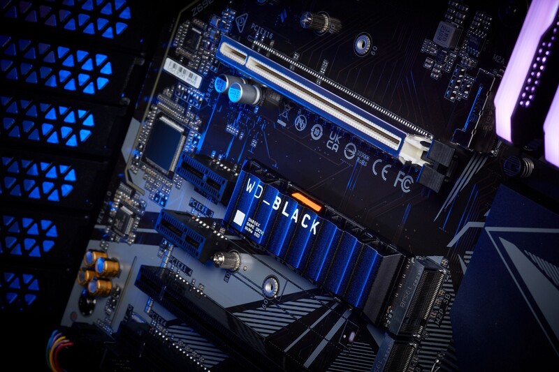 웨스턴디지털이  ‘WD_BLACK SN850X NVMe SSD 8TB’ 히트싱크 미탑재 모델, 히트싱크 모델과 함께 ‘WD_BLACK SN850X NVMe SSD 4TB’ 히트싱크 탑재 모델을 국내 출시했다