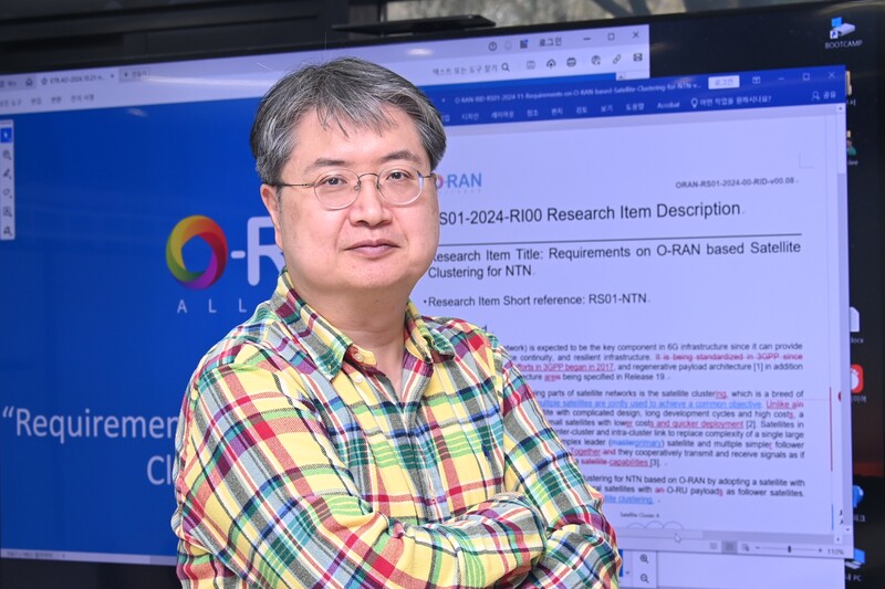 연구항목의 의장격 라포처로 선임된 ETRI 공간무선전송연구실 이재승 전문위원 사진