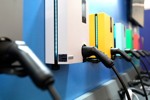 양방향 전기충전 이동성과 재생 에너지의 상호 작용을 스마트 E 유럽 2025에서 논의한다.