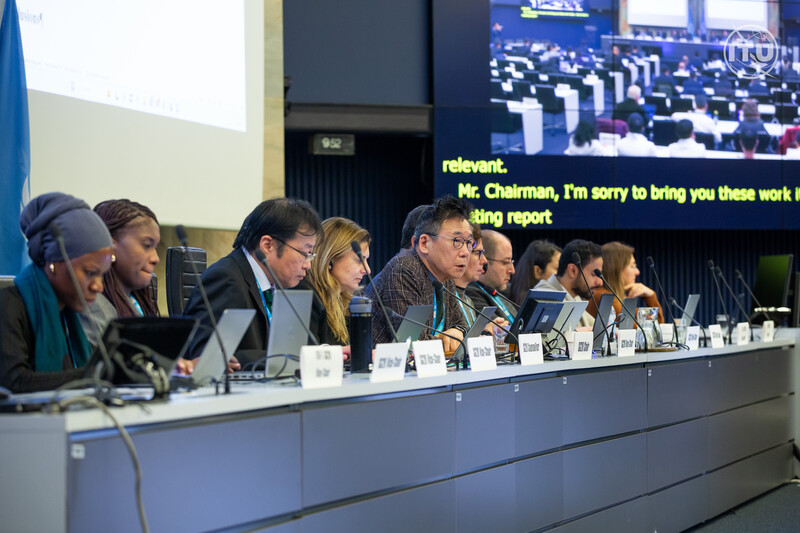 ITU-T SG20 의장 김형준 연구위원이 국제표준화 회의를 주재하는 모습