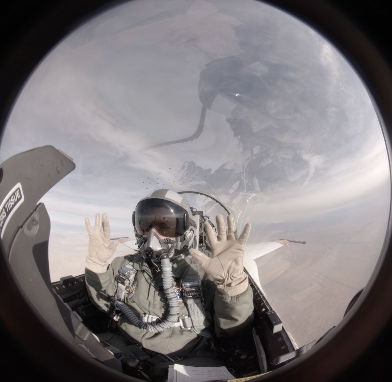 쉴드 AI의 하이브마인드 AI 파일롯(Hivemind AI Pilot) 기술이 적용된 전투기가 조종사의 아무런 개입이 없는 상태에서 움직이고 있다