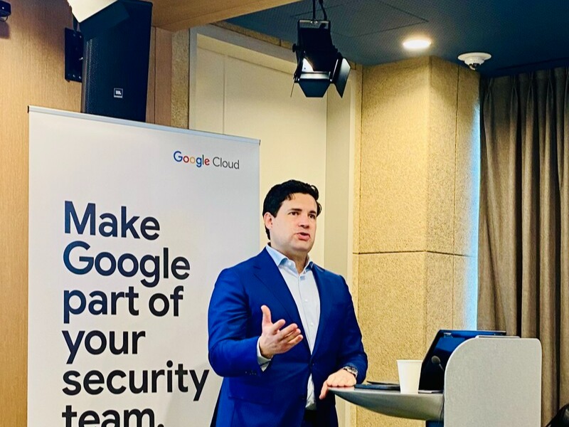 루크 맥나마라(Luke McNamara) 부수석 애널리스트