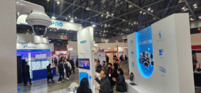 전시회 부스에 AI 카메라를 설치한 모습