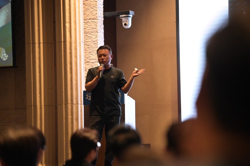 SGA그룹 은유진 회장이 창립 22주년 행사에서 ‘SGA 3.0’ 비전을 선포하고 있다