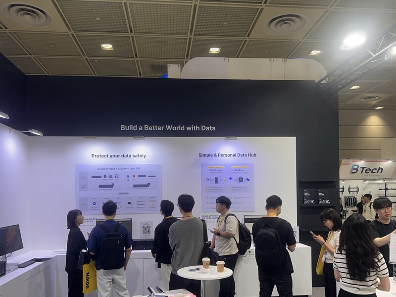 시놀로지의 ‘코바(KOBA) 2025’ 데이터 보호 솔루션 시연 현장
