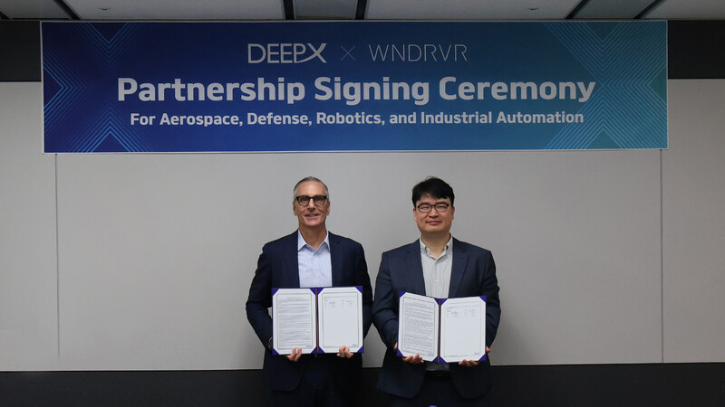 딥엑스와 윈드리버의 고신뢰 산업 고도화 파트너십 체결식 사진