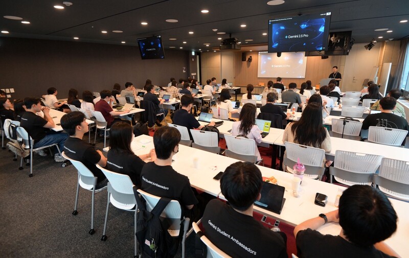 ‘2025 AI 워크숍 – 티치 미 하우 투 제미나이’ 사진