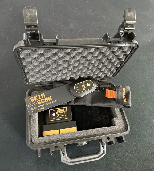 EBT 카드 스키머 감지 키트에는 사기 감지 현장 작업에 필요한 모든 필수 품목이 포함되어 있다.