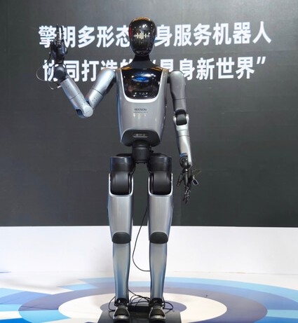 키논 로보틱스의 이족보행 로봇