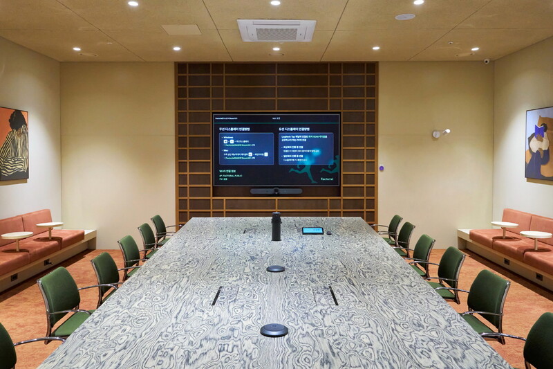 이지스자산운용 ‘팩토리얼 성수’ 회의실 내 설치된 로지텍의 스마트 워크플레이스 솔루션(자료제공=로지텍)