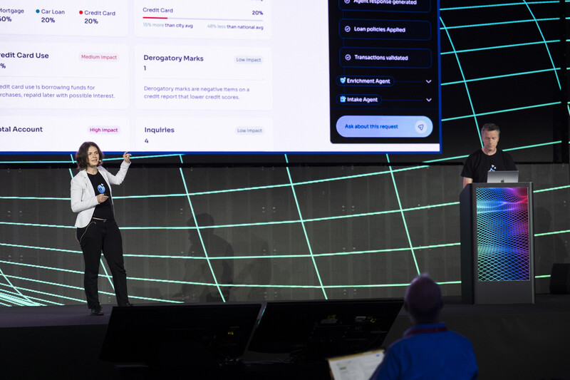 아웃시스템즈 원 컨퍼런스에서 에이전트 워크벤치를 소개하는 모습(자료제공=아웃시스템즈)