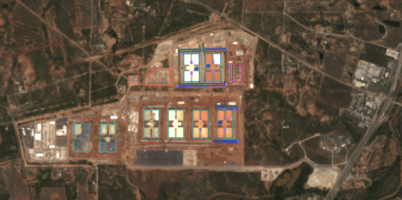 2025년 11월 2일 기준, 오픈AI 스타게이트 애빌린(Stargate Abilene)의 1번 및 2번 건물이 완전히 가동 중인 것으로 보인다. 이미지는 2025년 코페르니쿠스 센티널(Copernicus Sentinel) 데이터 수정본으로, 이 데이터는 전 세계 모든 시민과 기관이 자유롭게 이용할 수 있도록 공개되어 있다.