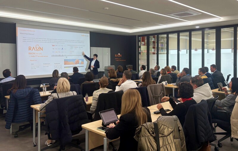 스페인 기업 임원 대상 K-DID 교육 세미나 사진(자료제공=라온시큐어)